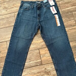 NEW Wrangler Men's Relaxed Fit Dark Blue Jeans 36 x 29